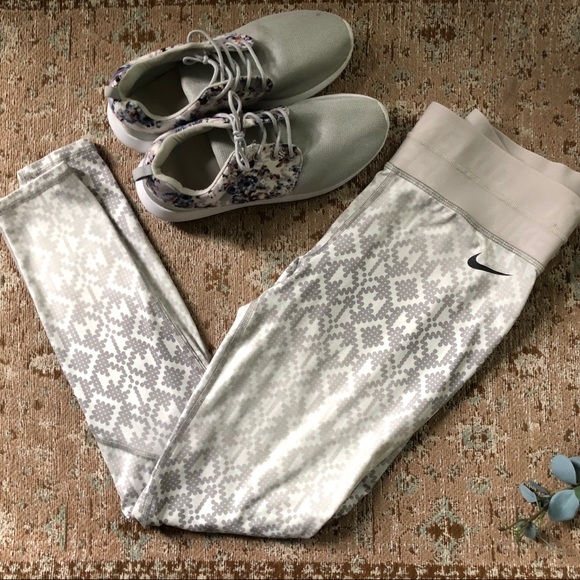Nike Pants - Nike Pro Women’s leggings
